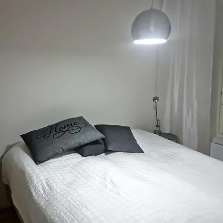 Apartment Tampere, Haermaelaenranta, Messuhallin Laehellae Uudehko Kaksio Tampere