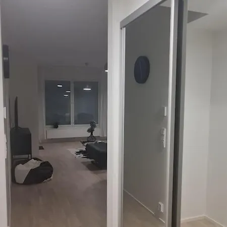 Tampere, Haermaelaenranta, Messuhallin Laehellae Uudehko Kaksio *